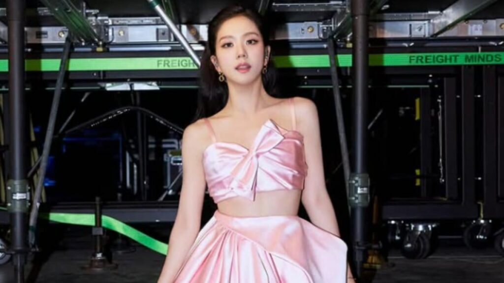 250722 BLACKPINK’s Jisoo Wins Outstanding Asian Star At Seoul Drama Awards 2025