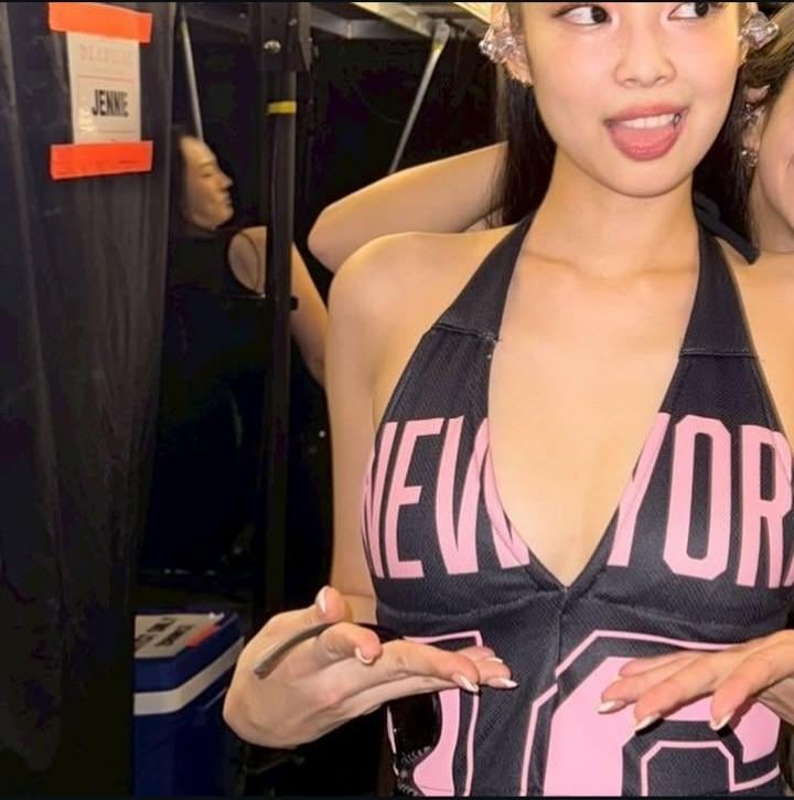 Jennie in New York IG 250730