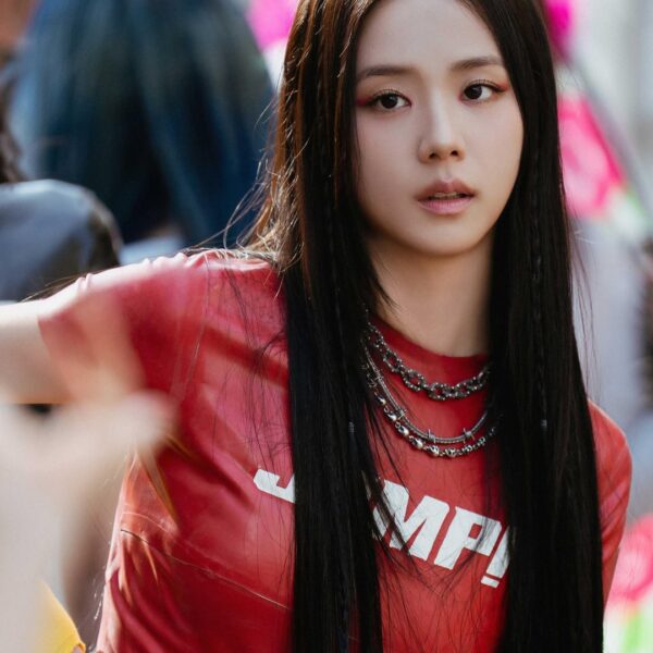 250722 JISOO APP Update | [📸] BLACKPINK ‘뛰어(JUMP)’ MV BEHIND