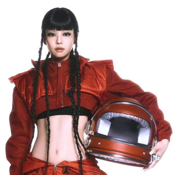 250721 Jennie's "Like Jennie" & "ExtraL" are #4, #5 bestselling songs by a K-pop act in the US by total units in the first half of 2025