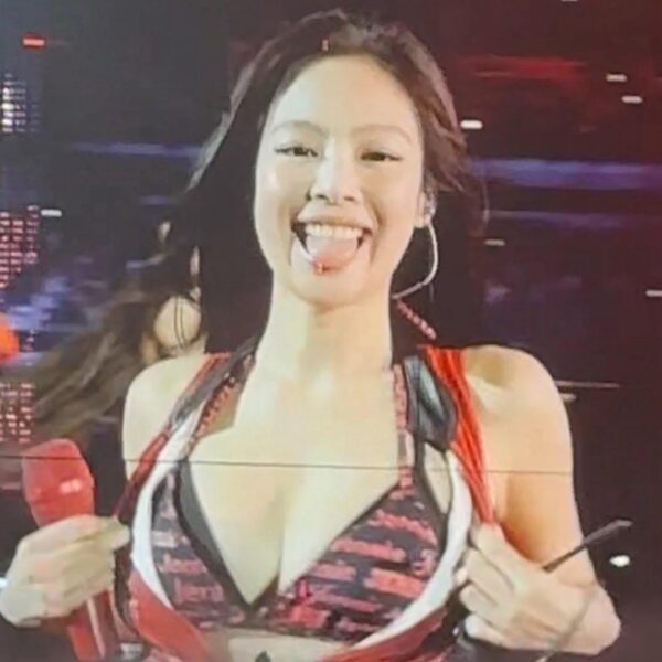 200714 Jennie🫦🫦