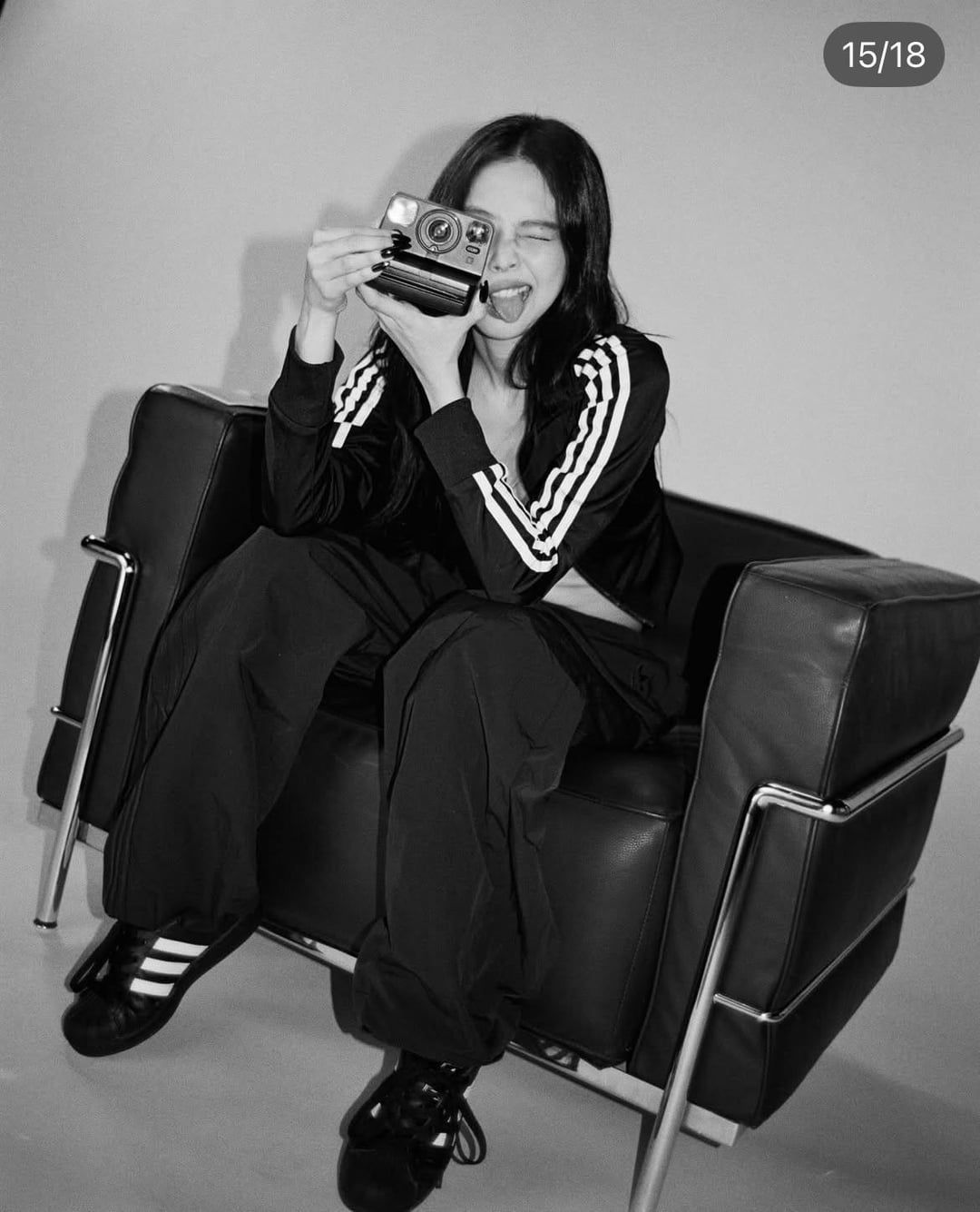 190725 What is this camera jennie is using?