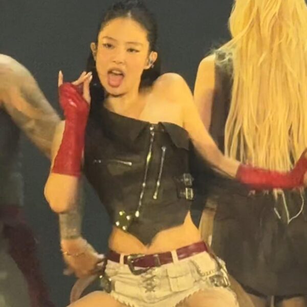 JENNIE (HD)