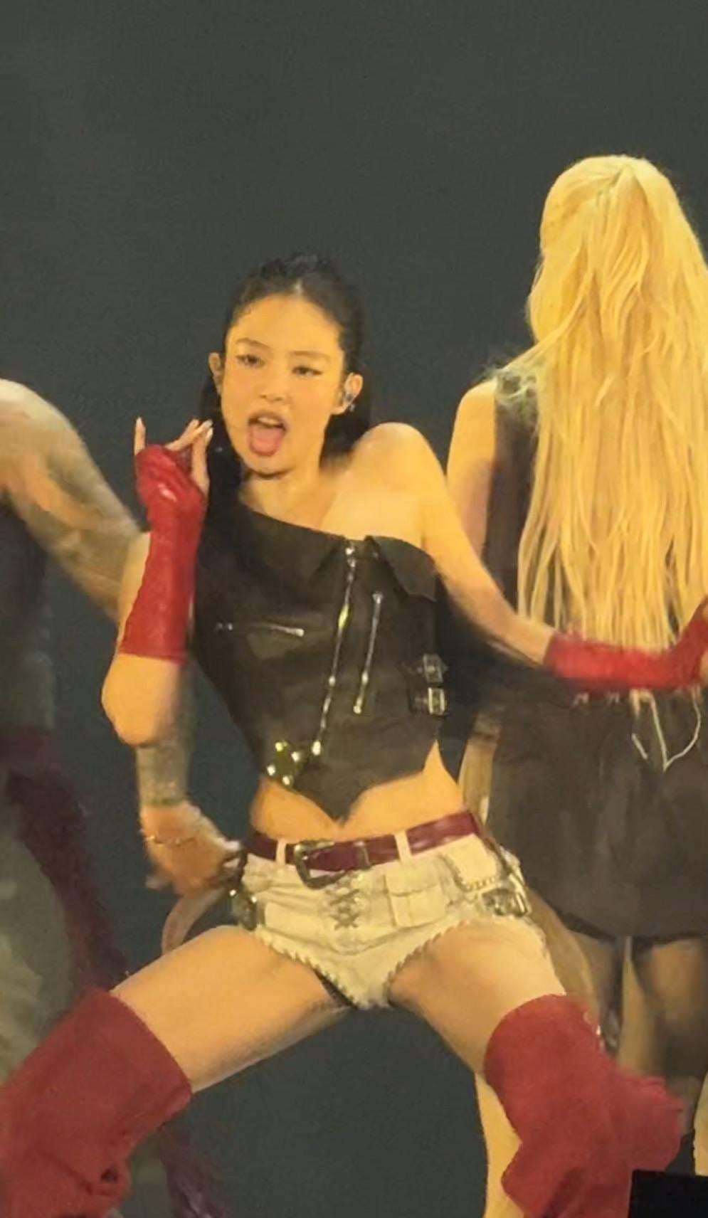 JENNIE (HD)