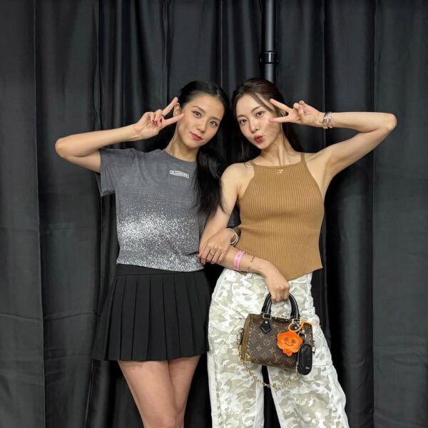 250708 y_ar1492 IG Update w/ Jisoo