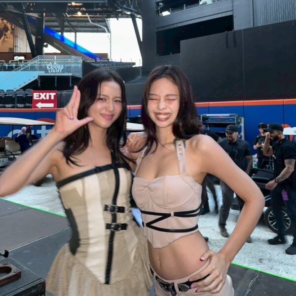 Jennie with Jisoo - 250730