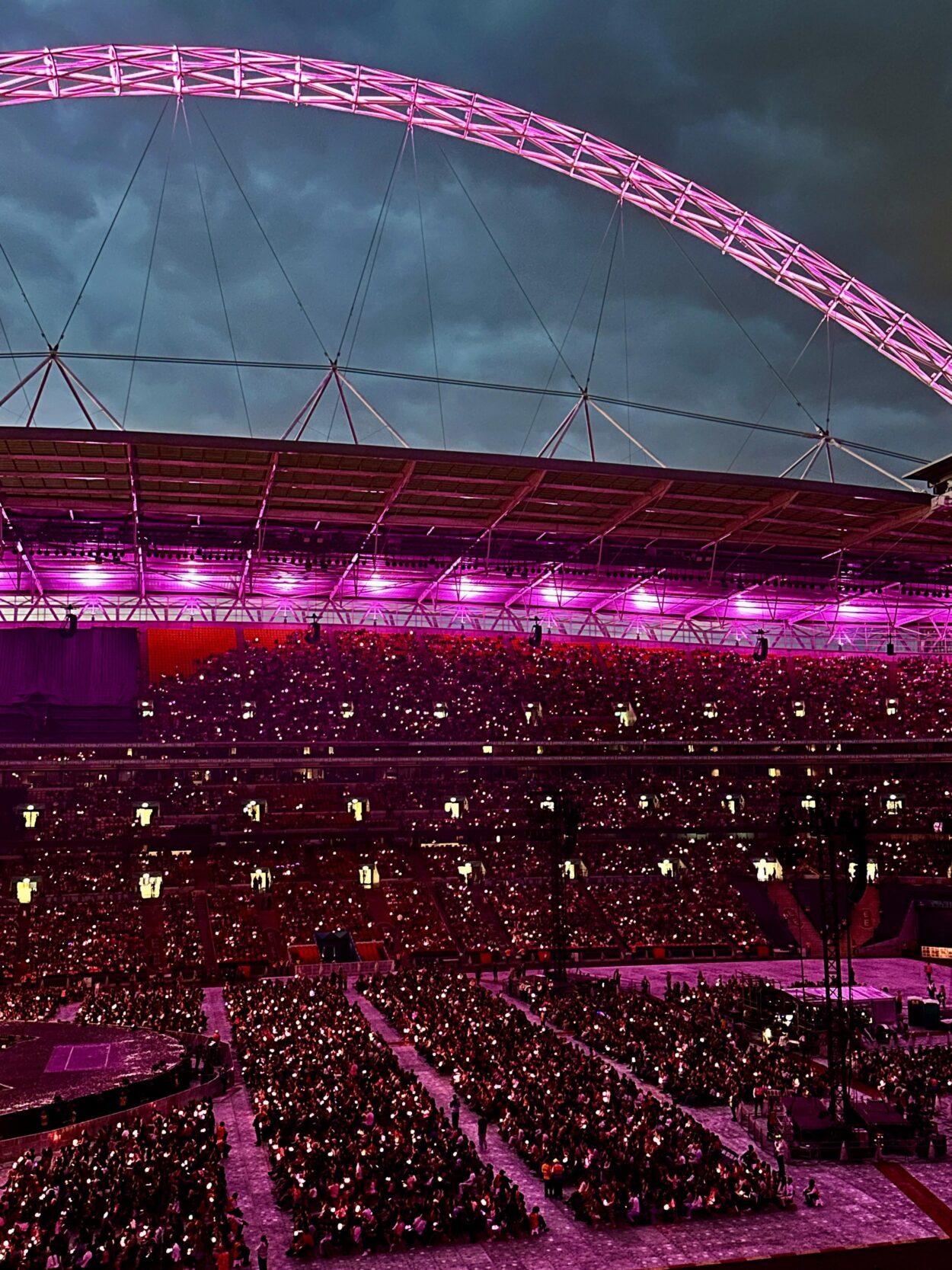 250816 I am super lucky to get to go to Wembley for shows a lot but I have never seen it look as beautiful as it did tonight with all the pink and the light sticks. My first blackpink show and my first kpop show and it was truly incredible