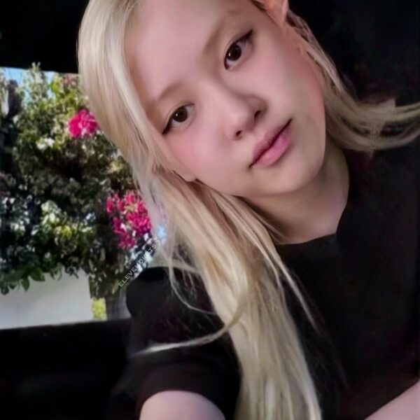 ROSÉ - ‘rosie’ London Exclusive Photocard