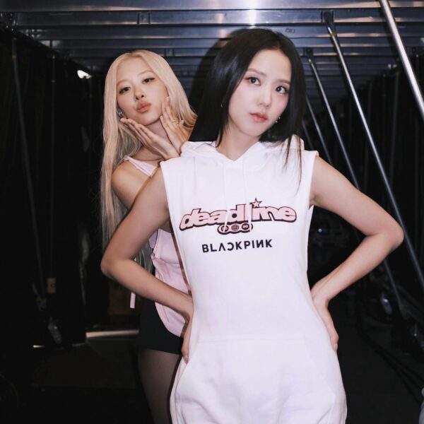 JISOO App Update w/ ROSÉ