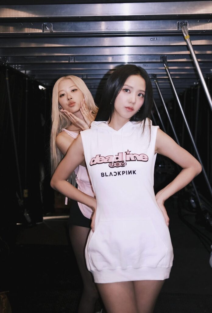 JISOO App Update w/ ROSÉ