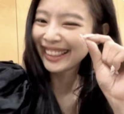 250806 Jennie , i see this everywhere ! can you please explain ?