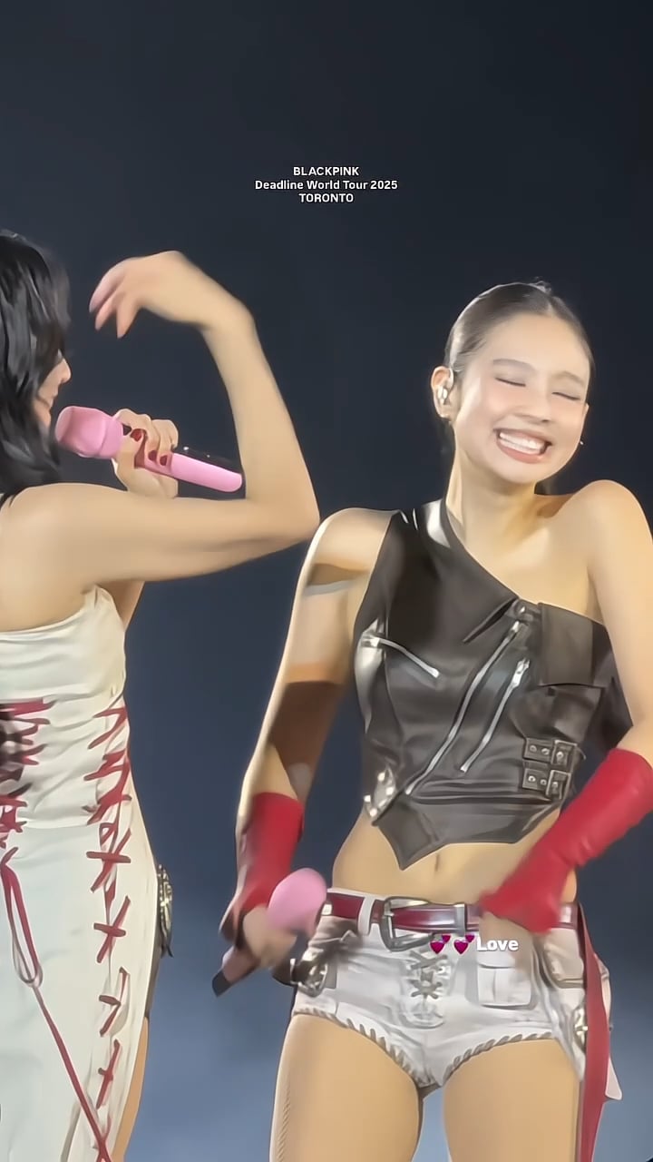 250722 Jennie World tour Toronto｜Our Comedy Queen's at it again!