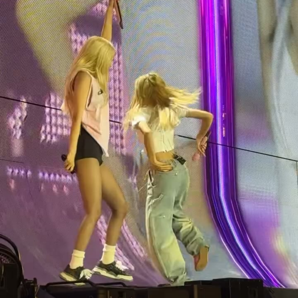 250822 heyalic_e IG Update w/ Rosé & Lisa