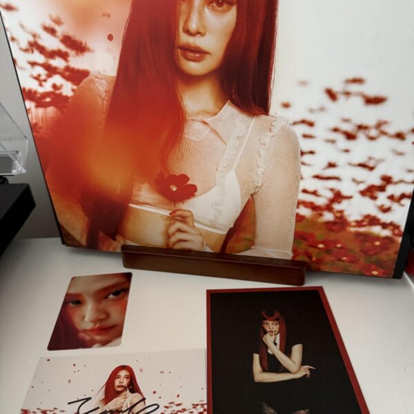 250823 Just got my Jennie signed vinyl delivered and I’m obsessed!