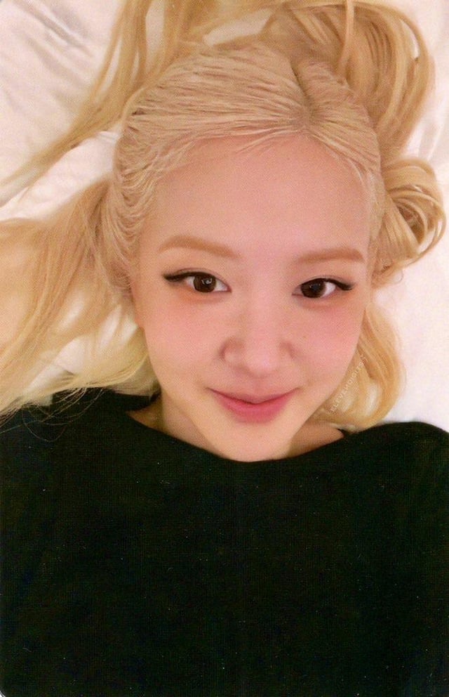 ROSÉ - ‘rosie’ Singapore Exclusive Photocards