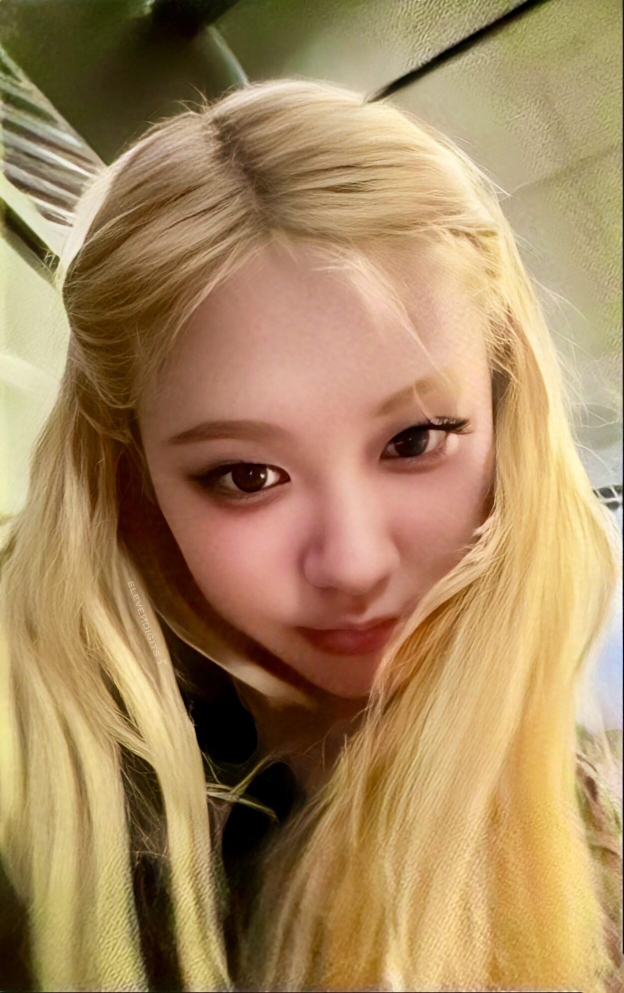 ROSÉ - ‘rosie’ London Exclusive Photocard