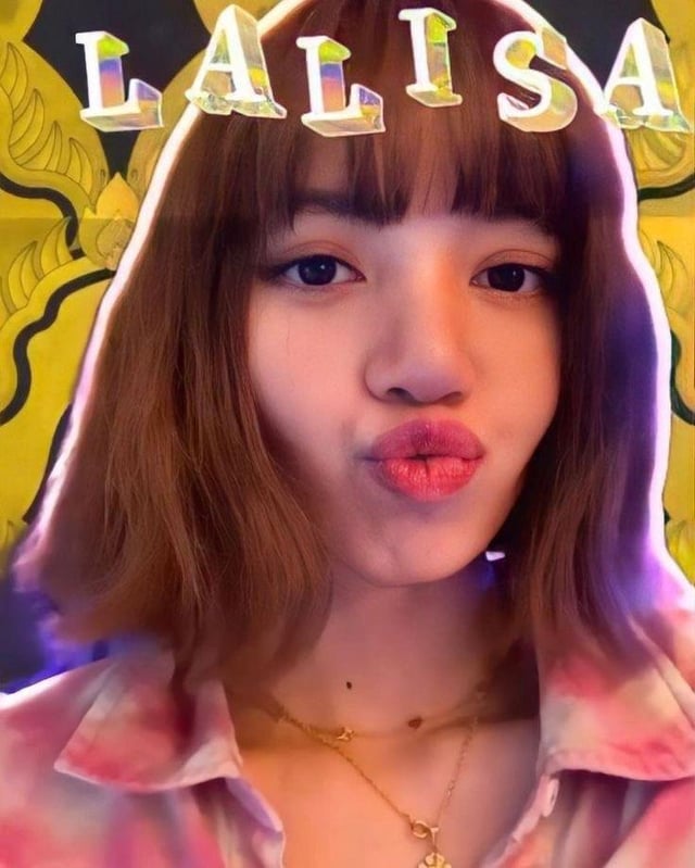 Lisa (so cute😍)