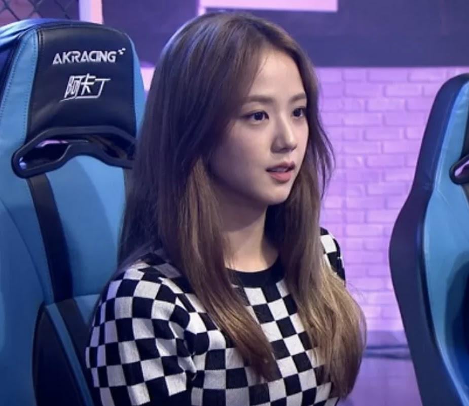 Who think jisoo should make twitch stream?
