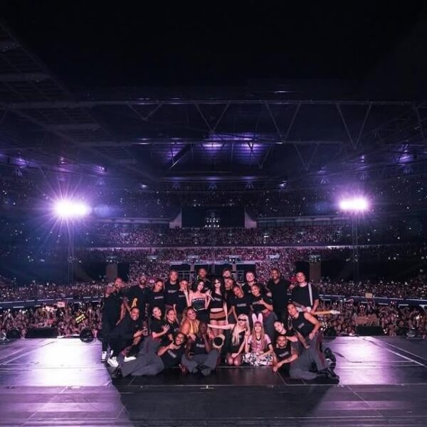 250821 Deadline London Night 1 group photo from the end of the concert?