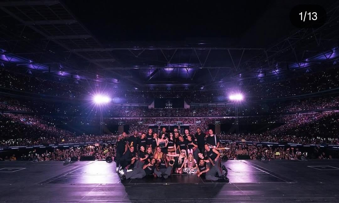 250821 Deadline London Night 1 group photo from the end of the concert?