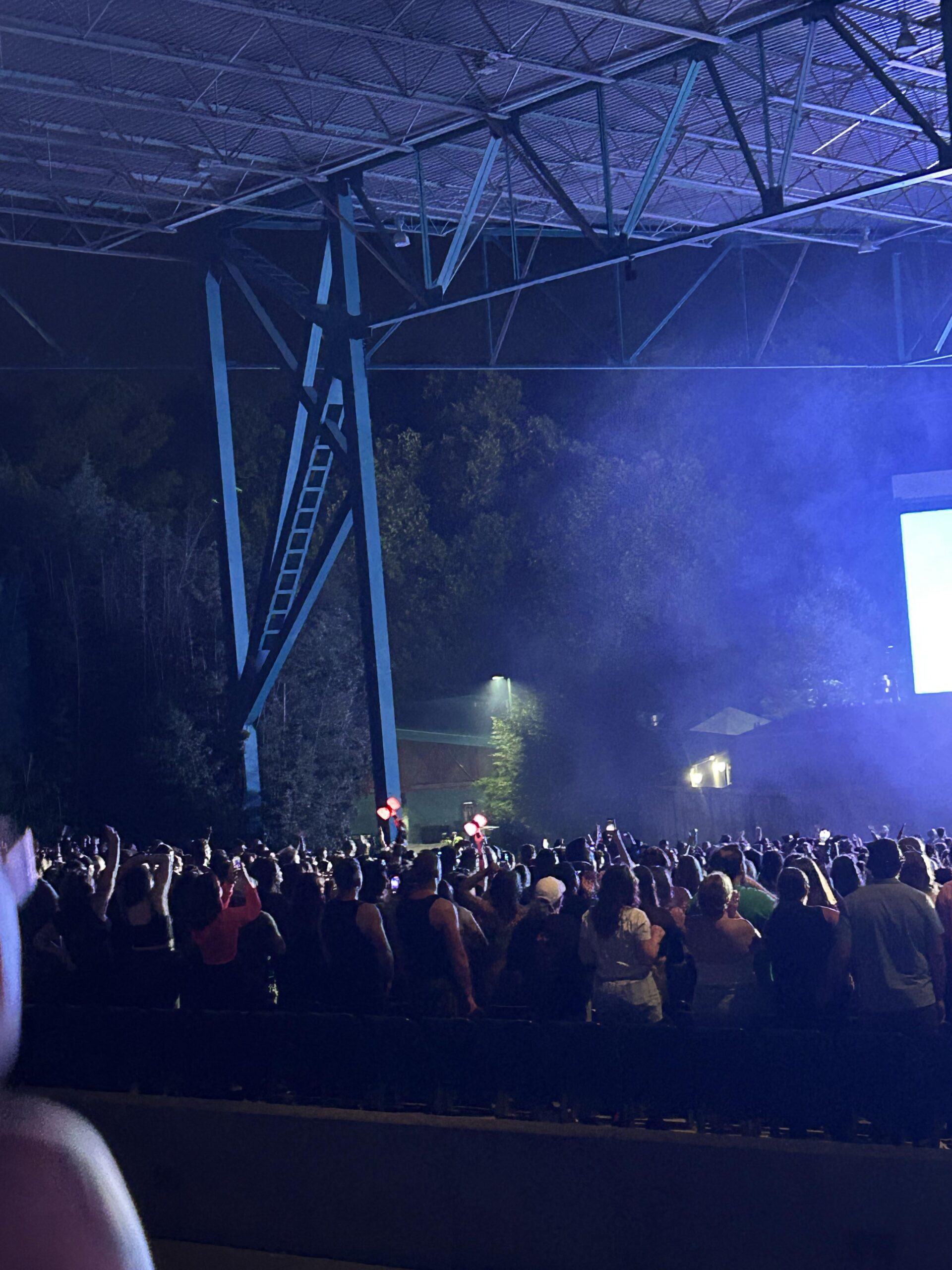 250802 Spotted some fellow Blinks at the Kesha concert (VA Beach)