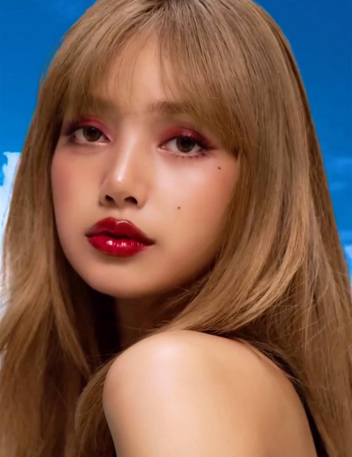 250911 does anyone know the exact color of Lisa’s current hair