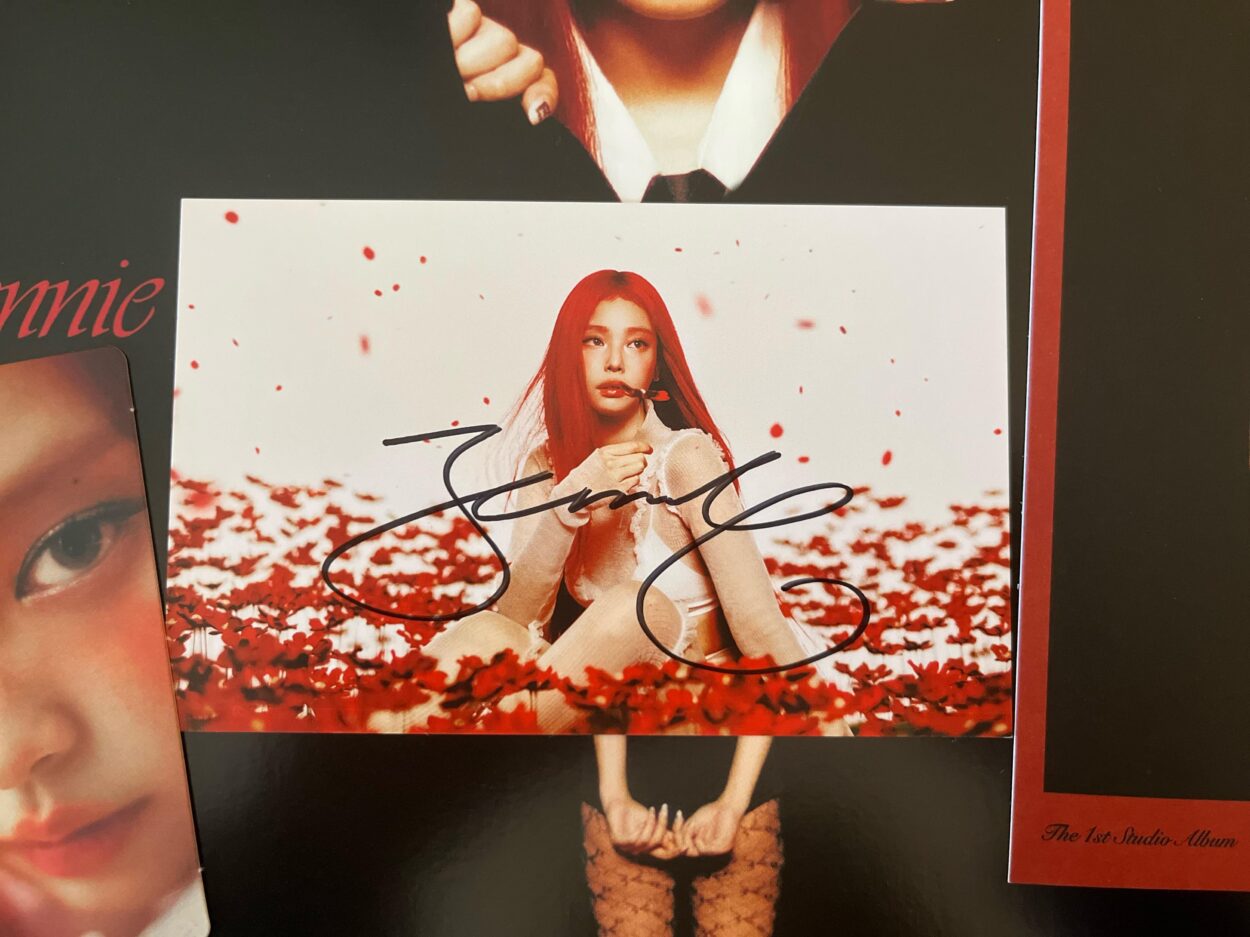 Jennie autograph - autopen or not