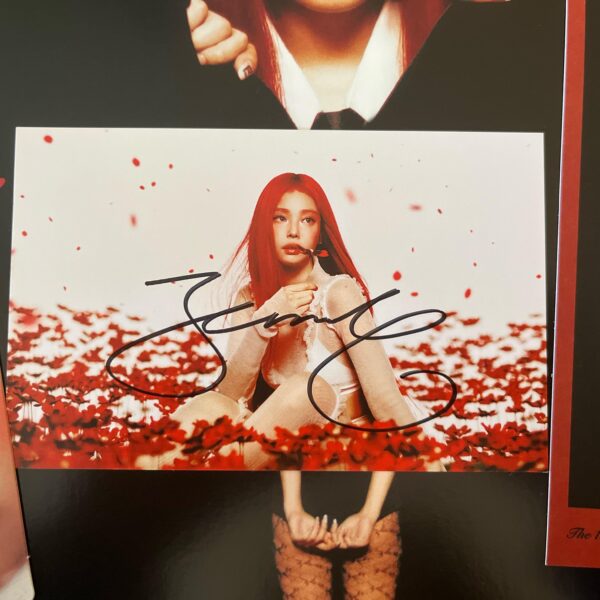 Jennie autograph - autopen or not