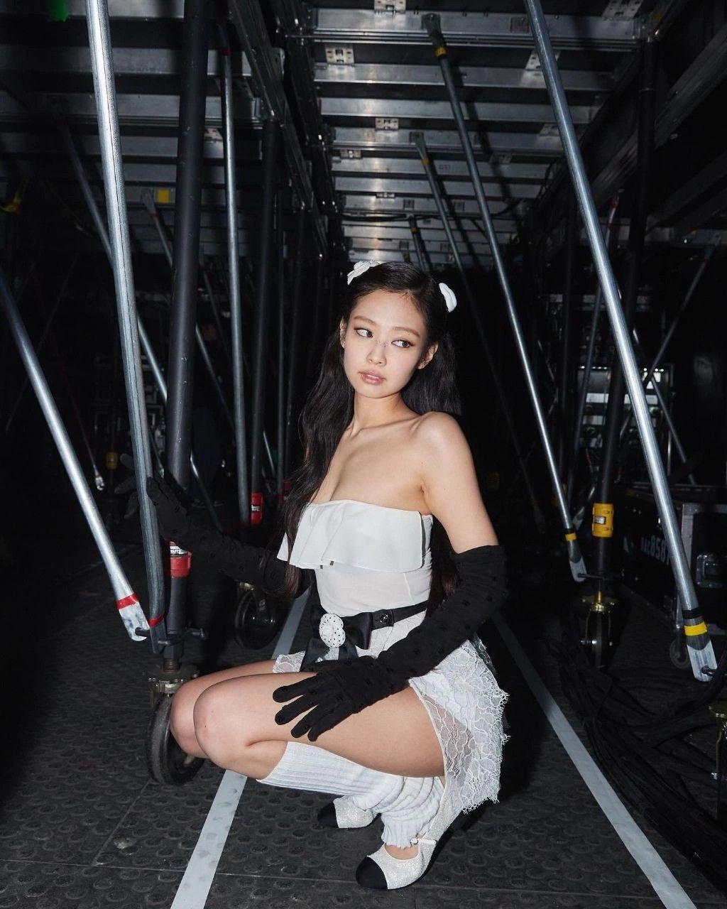 JENNIE