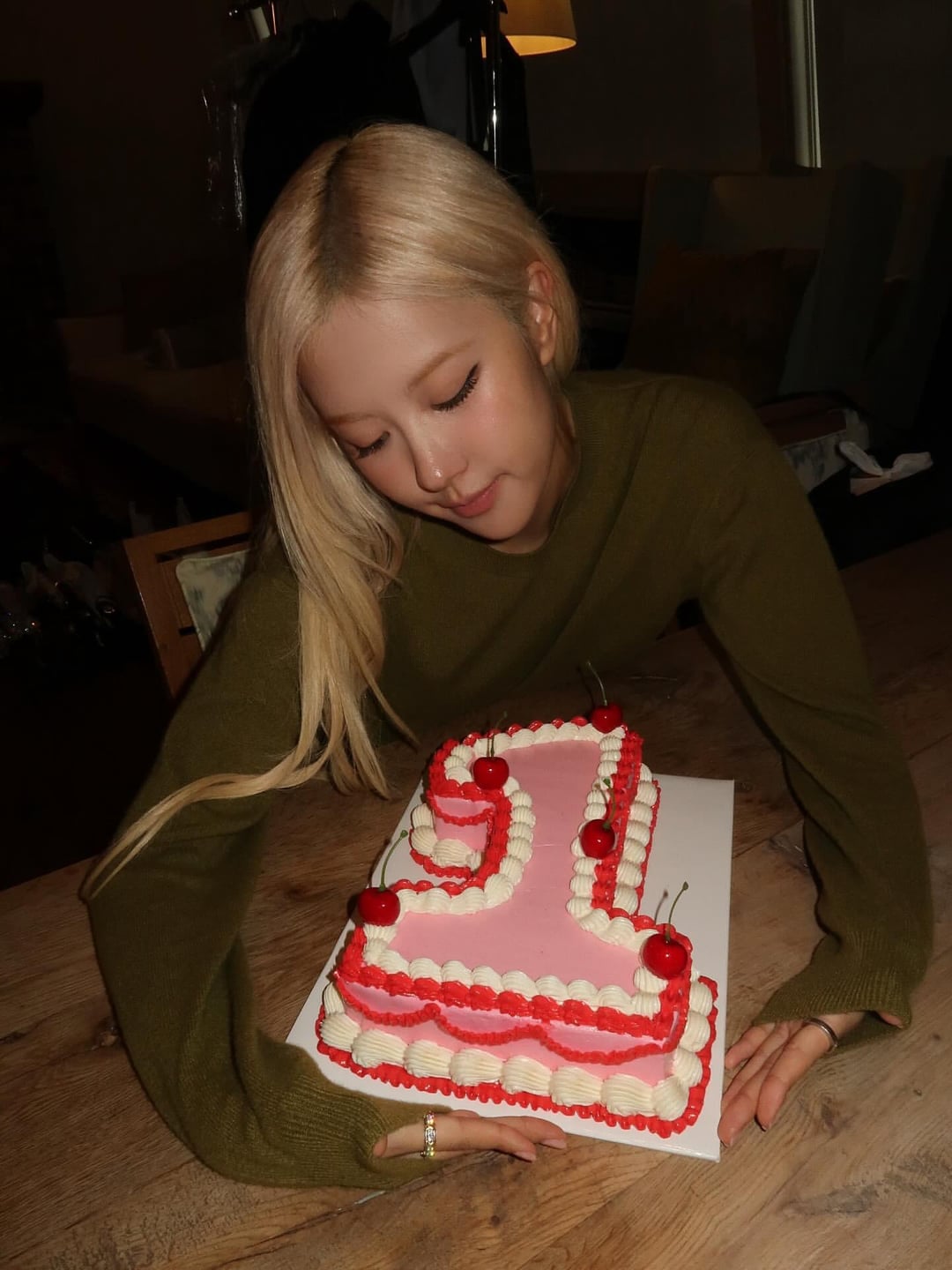 250927 ROSÉ (vampirehollie) IG Updates