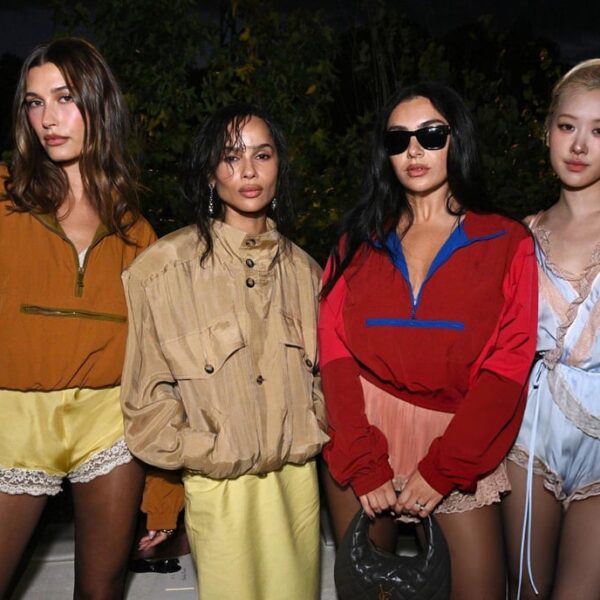 250929 Rosé w/ Charli XCX, Hailey Bieber & Zoë Kravitz @ SAINT LAURENT Paris Fashion Week