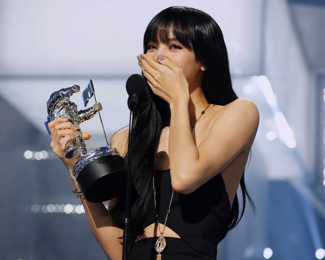 3 time VMA winner Lalisa💚🤍