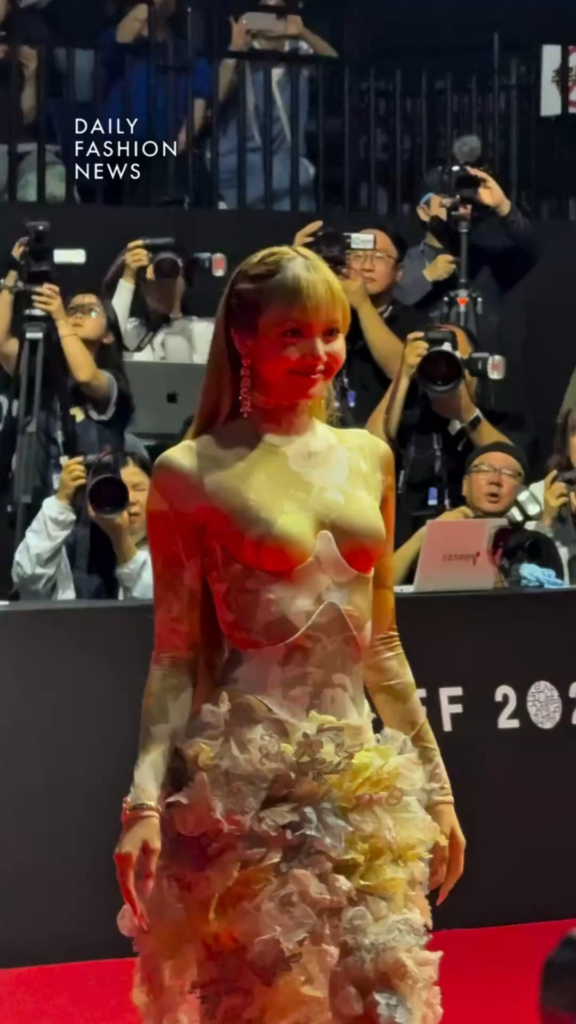 250917 Lisa arrives at the 30th Busan International Film Festival