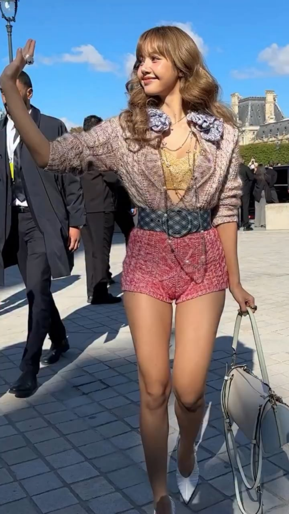 250930 IG Update: Ooh la-la-la! Lisa stepped out in style for Louis Vuitton’s Spring 2026 Show at Paris Fashion Week