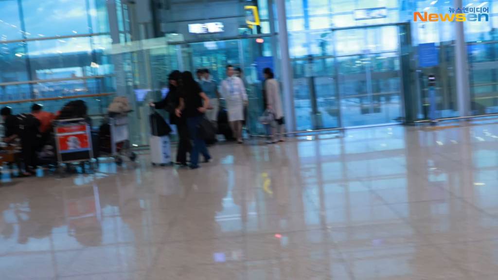 250918 ROSÉ @ Incheon International Airport (Departure to the US)