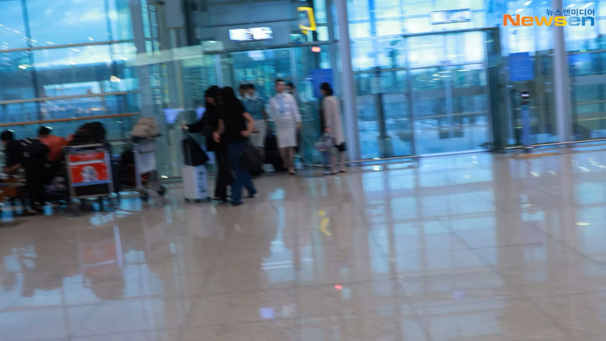 250918 ROSÉ @ Incheon International Airport (Departure to the US)