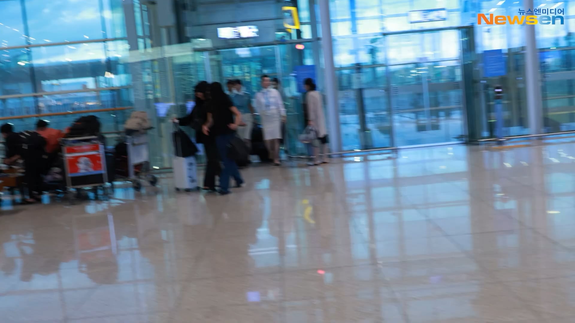 250918 ROSÉ @ Incheon International Airport (Departure to the US)