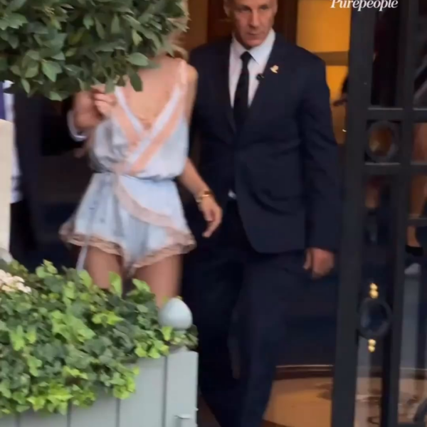 250929 ROSÉ on her way to SAINT LAURENT Paris Fashion Week