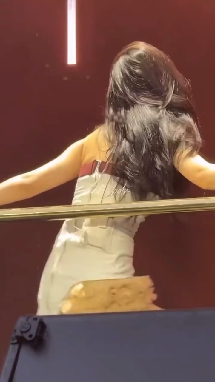 Jennie performing 'Pretty Savage' at 'Deadline' World Tour