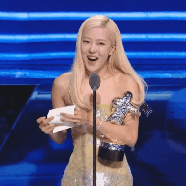 ROSÉ &amp; Bruno Mars - ‘APT.’ wins Song of the Year at the 2025 MTV VMAs!