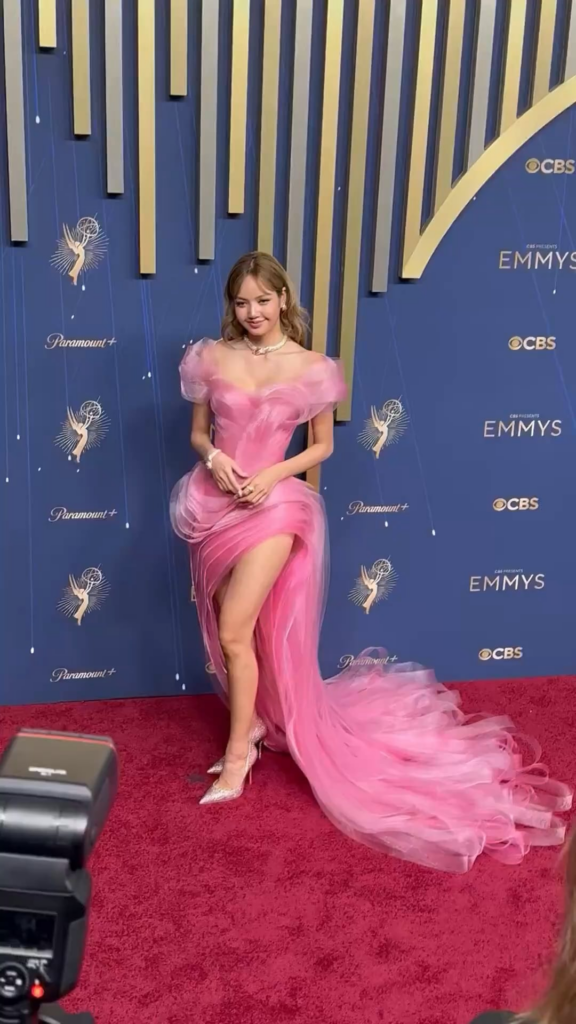 250914 Lisa arrives at the 77th Primetime Emmy Awards Red Carpet