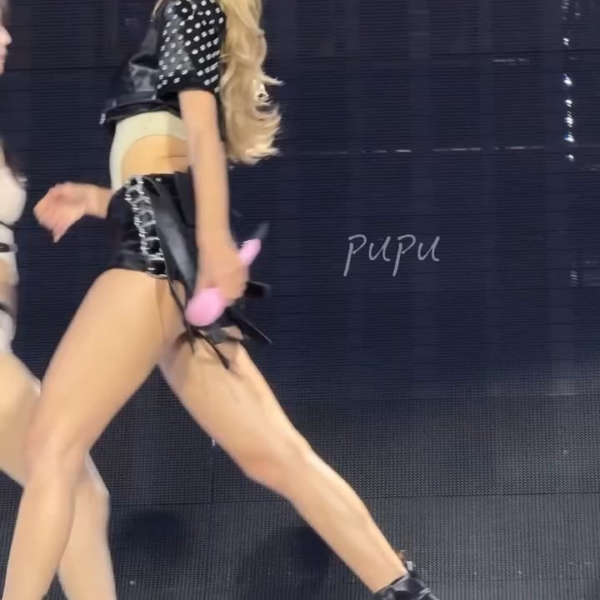 Jennie performing 'How You Like That' at 'Deadline' World Tour