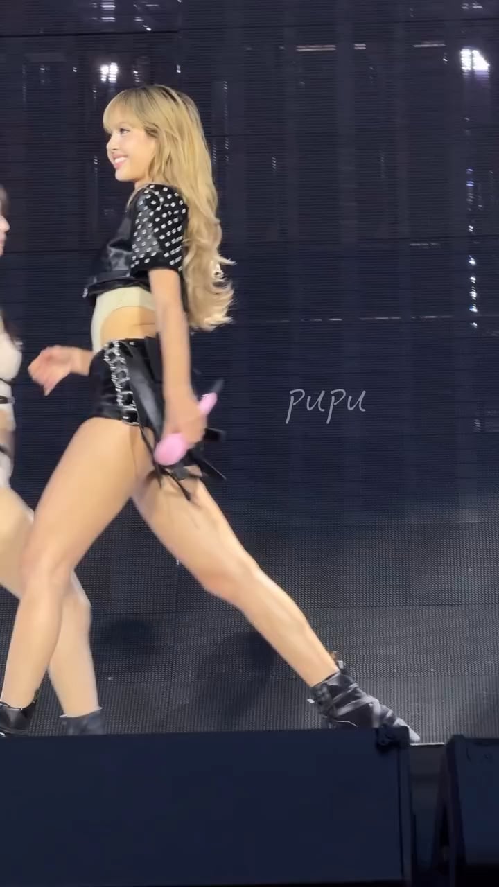Jennie performing 'How You Like That' at 'Deadline' World Tour
