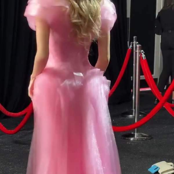 250914 Lisa’s Glambot @ the 77th Primetime Emmy Awards