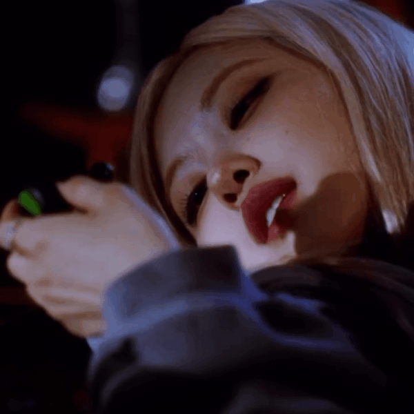 ROSÉ (vampirehollie) IG Update