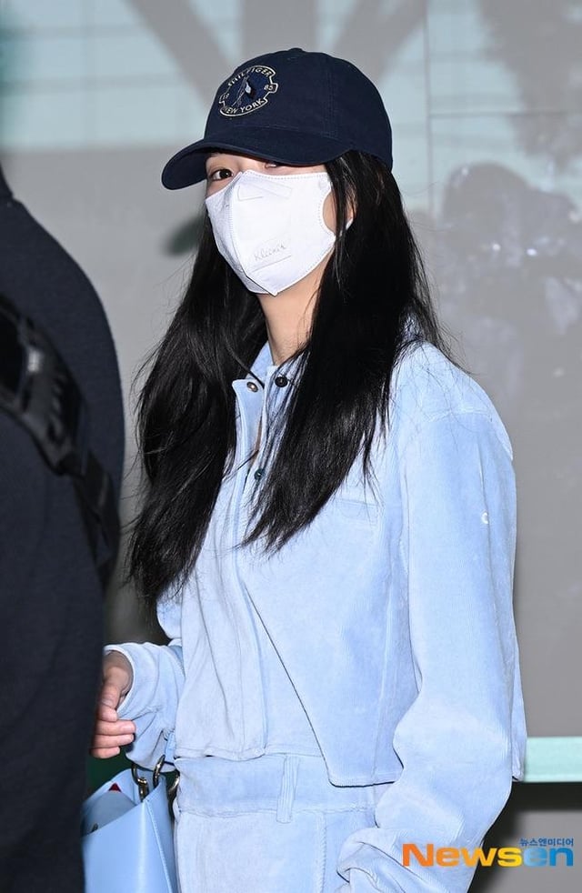 250925 Jisoo @ Incheon International Airport (Departure to Budapest)