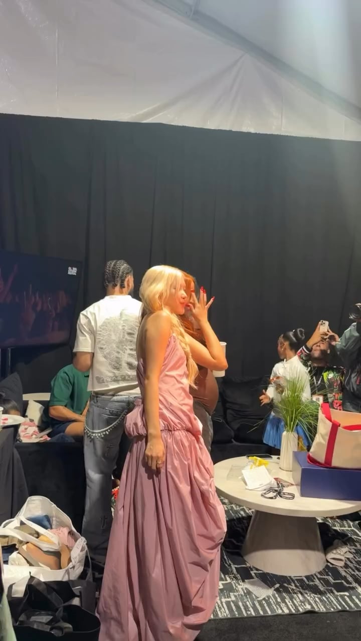 250930 Rosé (vampirehollie) IG Update w/ Cardi B