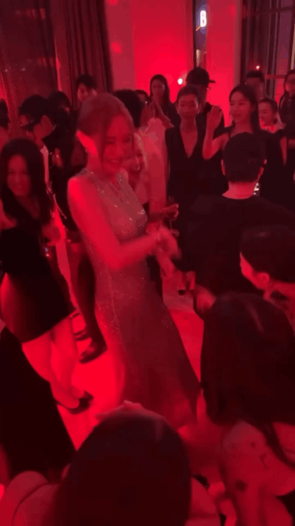 Rosé &amp; Jisoo @ Frieze Paradise Art Night in Seoul