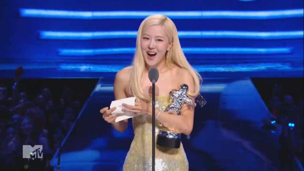 250907 ROSÉ & Bruno Mars - ‘APT.’ wins ‘Song of the Year’ at the 2025 MTV Video Music Awards!