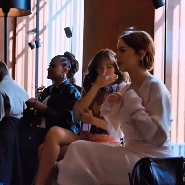 250930 Lisa w/ Emma Stone @ LOUIS VUITTON Paris Fashion Week